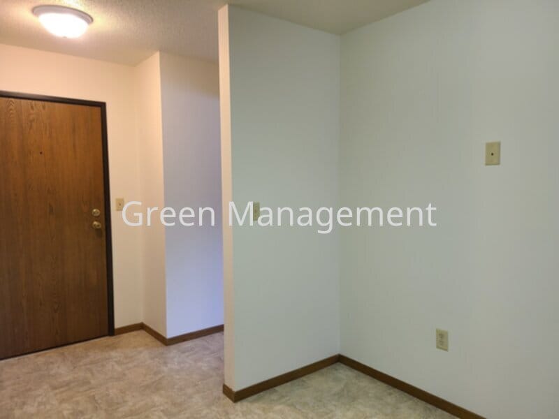 Building Photo - 2 Bedroom