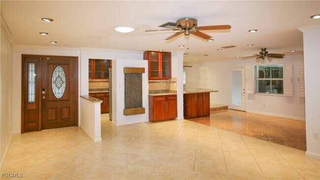 Building Photo - 1525 Covington Cir E