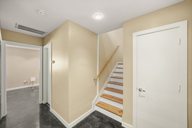 Building Photo - 1302 Rosalie St