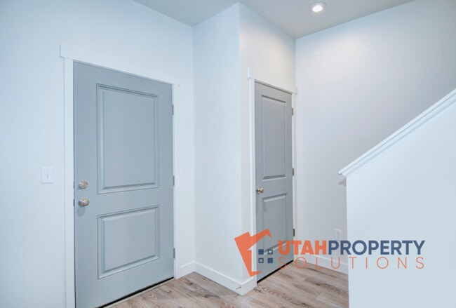 Building Photo - 427 S 960 W