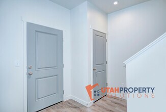 Building Photo - 427 S 960 W