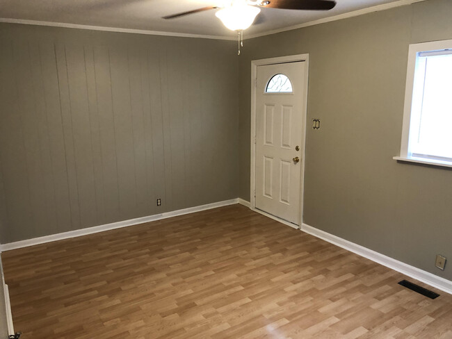 Living Room/Entry - 309 N Tennessee St