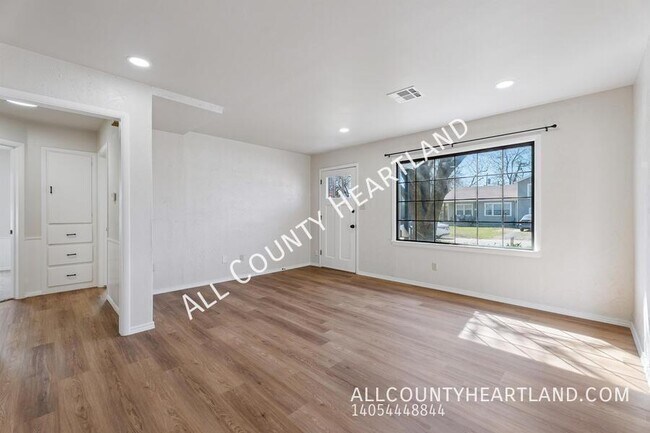 Building Photo - 1800 Ina Mae Ave