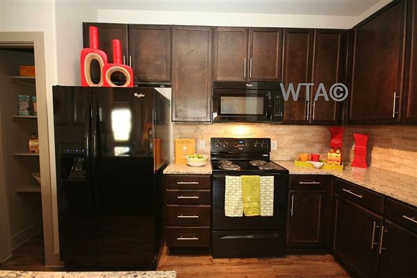Foto del edificio - 650 Louis Henna Blvd