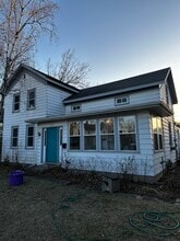 Building Photo - 915 Madison St