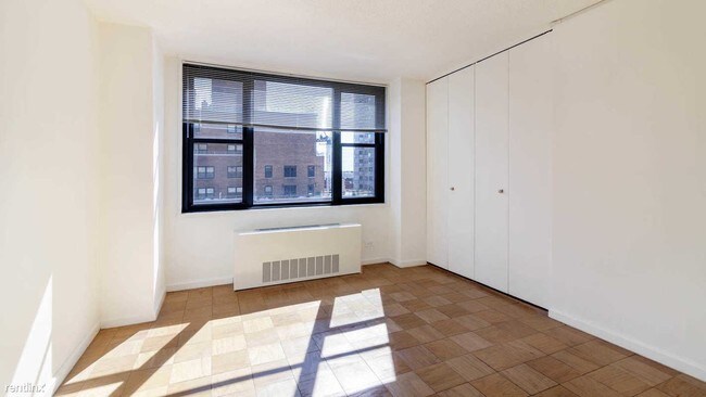 Building Photo - 2 br, 2 bath Apartment - 240 E 40th St