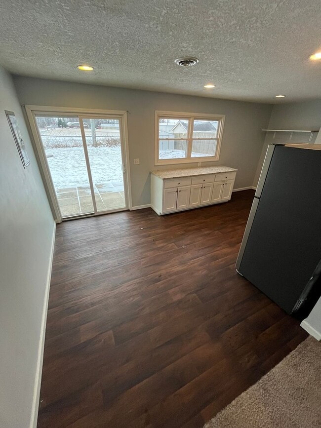 Foto del edificio - New 3 bedroom listing! Move in special!