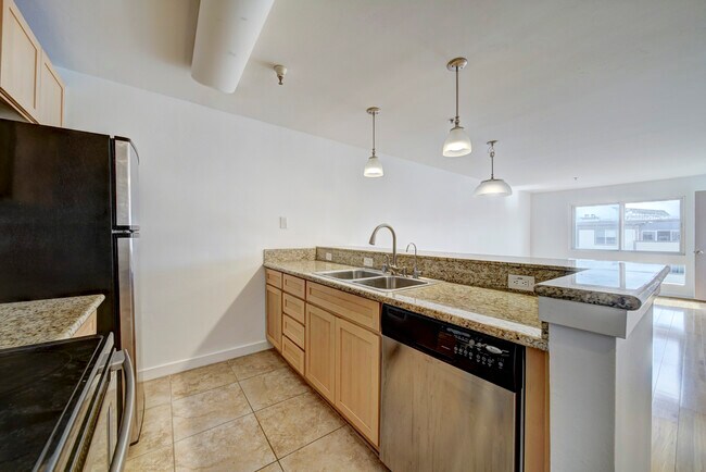 Foto del edificio - 6400 Christie Ave