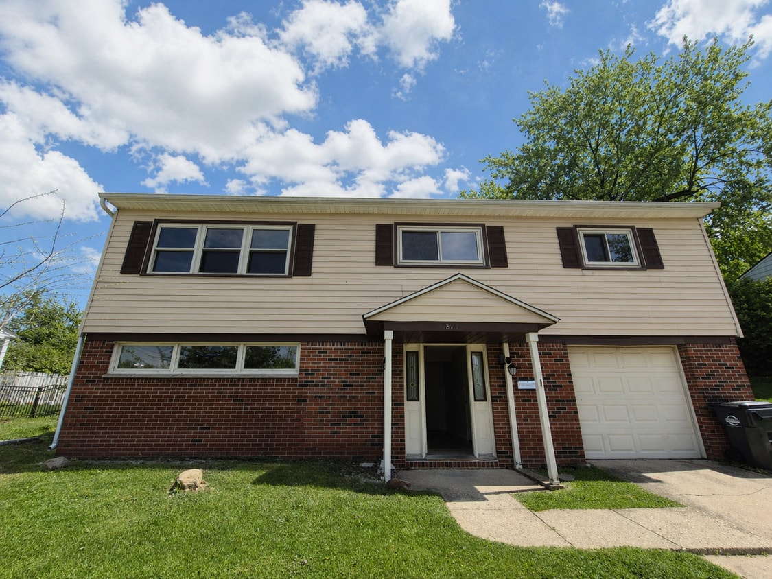 Cozy 4 Bedroom Kettering Home - Cozy 4 Bedroom Kettering Home