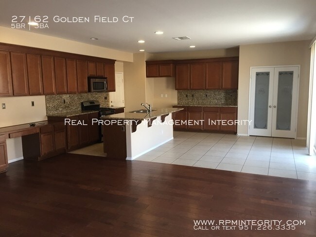 Building Photo - Executive Home!