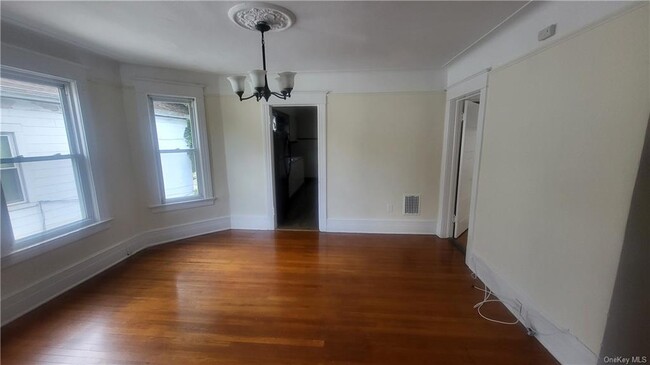 Building Photo - 20 Manitou Ave