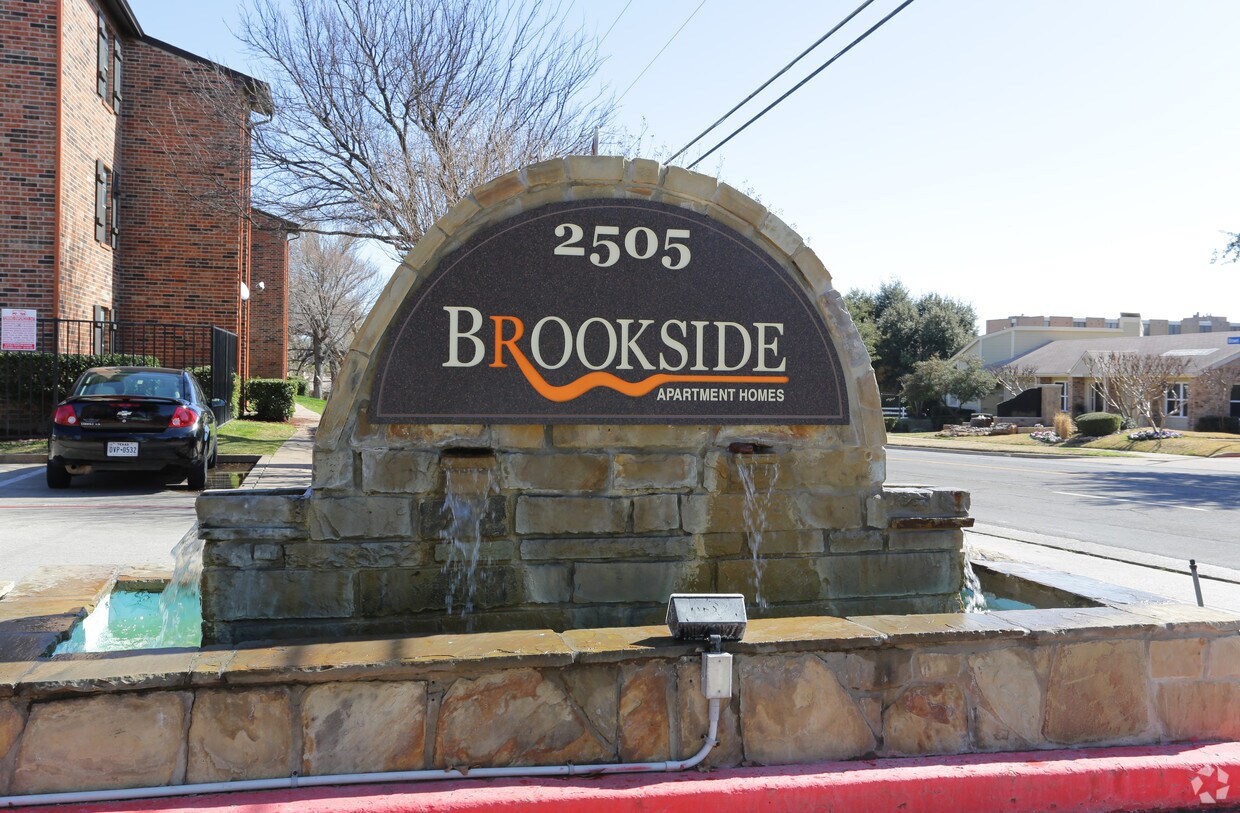 Brookside Apartments Arlington, TX