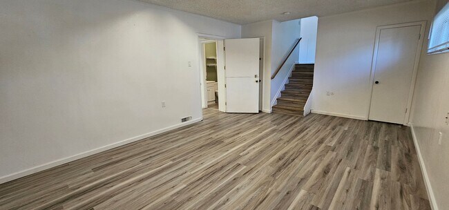 Foto del edificio - For Rent 3 bed 3 bath Plus 4th room or Off...