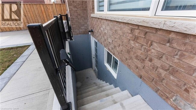 Building Photo - 9 Price St