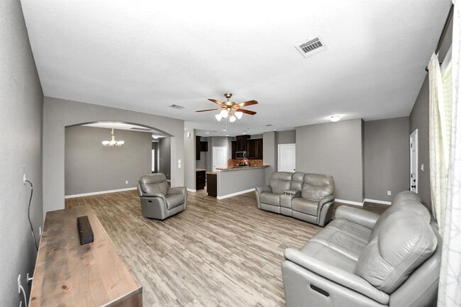 Building Photo - 2011 Halyard Dr