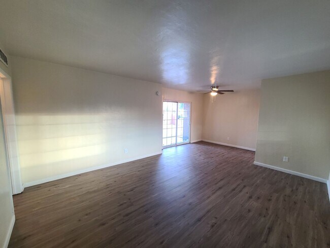 Foto del edificio - 721 N Preston Dr