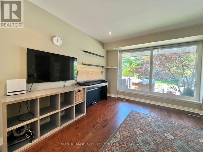Building Photo - 56 Logandale Rd