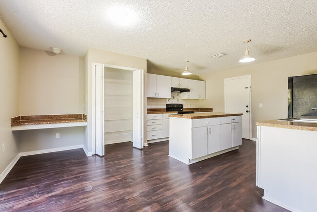 Building Photo - 1137 Amanda Kay Cir