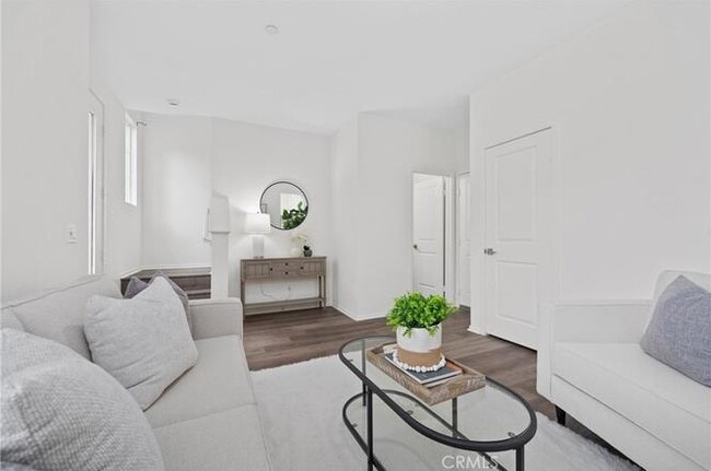 Building Photo - 747 Savi Dr