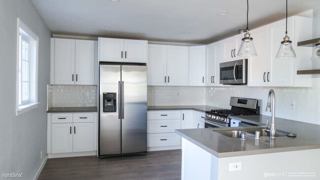 Building Photo - 48 Saron Ave