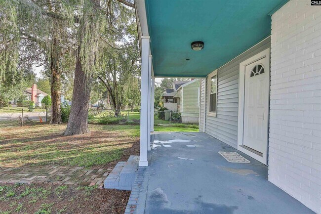 Foto del edificio - Adorable 3BR/1.5BA Renovated Bungalow Near...