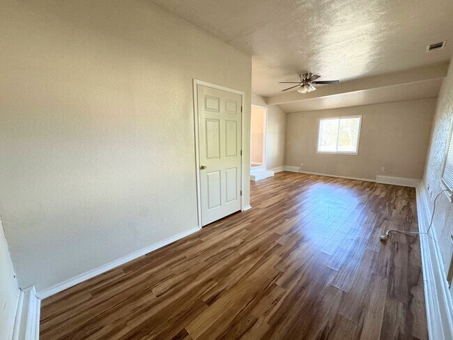 Foto del edificio - 1808 N Gray St