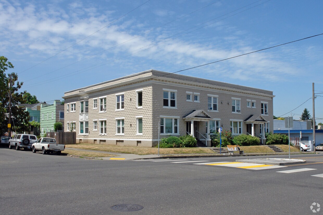 Primary Photo - Kenton Court Apartments