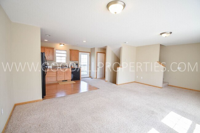 Foto del edificio - 2 Bedroom, 2 1/2 Bath Townhome in Urbandale