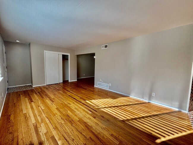 Building Photo - Charlotte Square