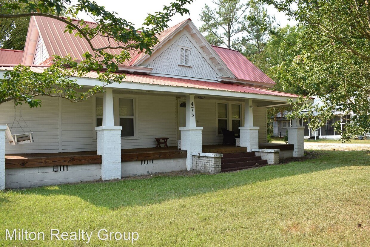 Primary Photo - 4 br, 3 bath House - 475 Main St.