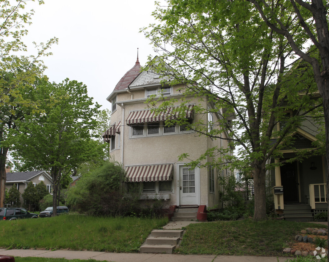 Building Photo - 701 7th St SE