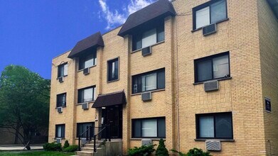 Building Photo - 1619 E Thacker St