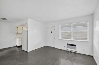 Building Photo - 1406 Barton Rd