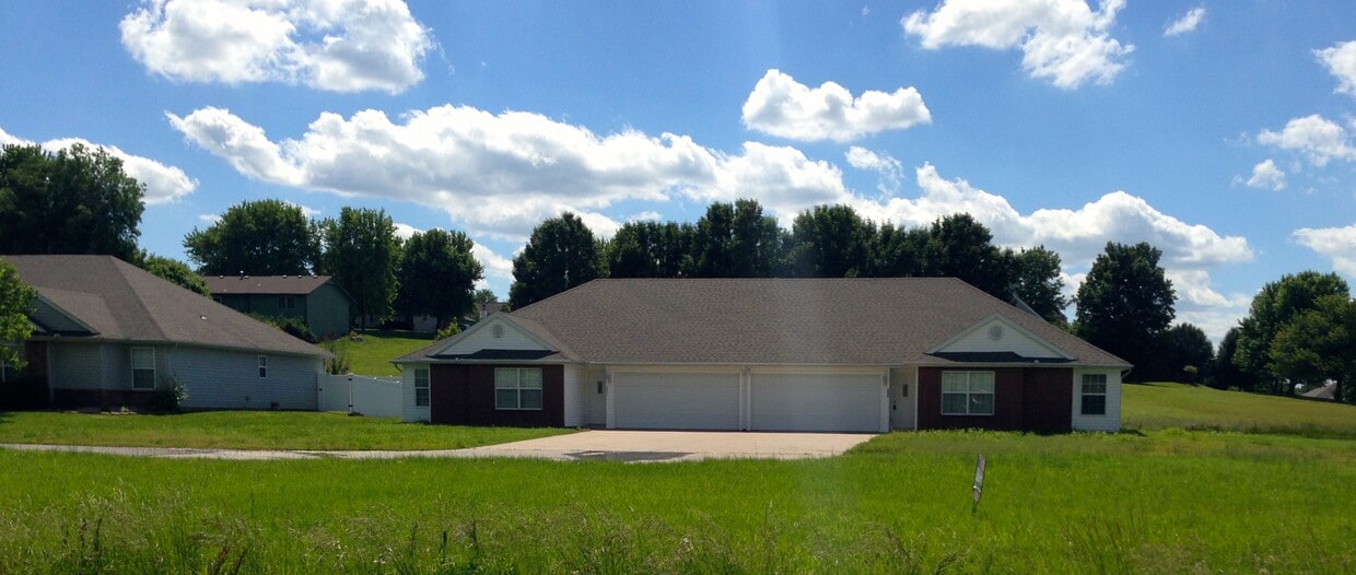 Primary Photo - 2030 South Country Club Drive