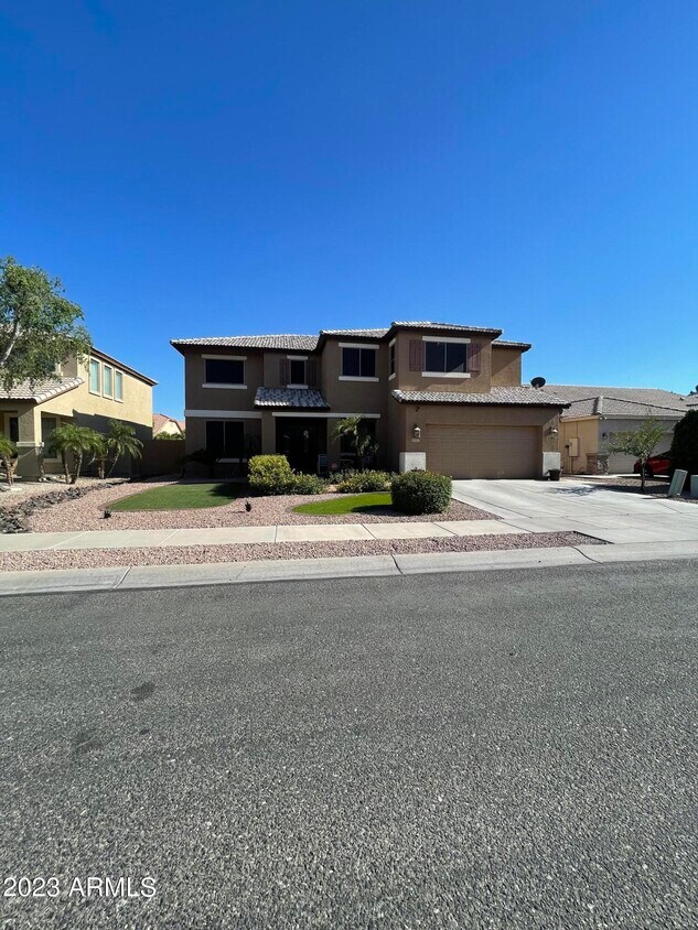 Foto principal - 10421 W Roanoke Ave