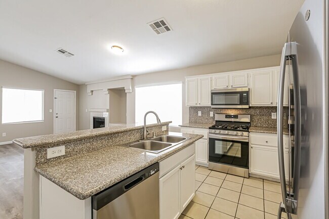 Foto del edificio - 3525 Summerday Ct