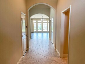 Building Photo - 2302 Lost Bridge Ln