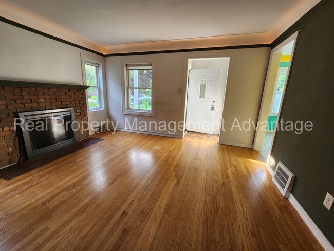 Building Photo - Ferndale Artistry with 2 Full Baths - Short Walk to Downtown Ferndale!