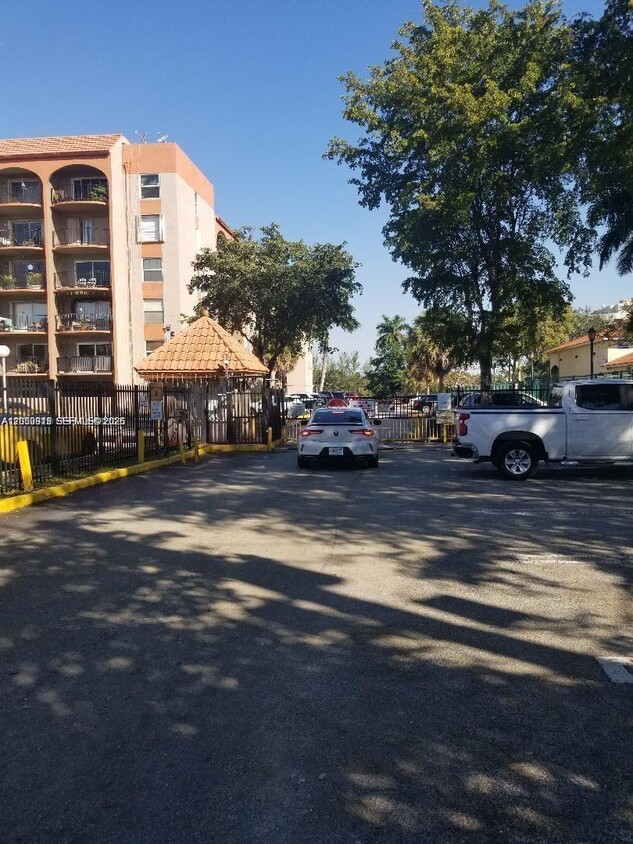 Foto del edificio - 5201 NW 7th St