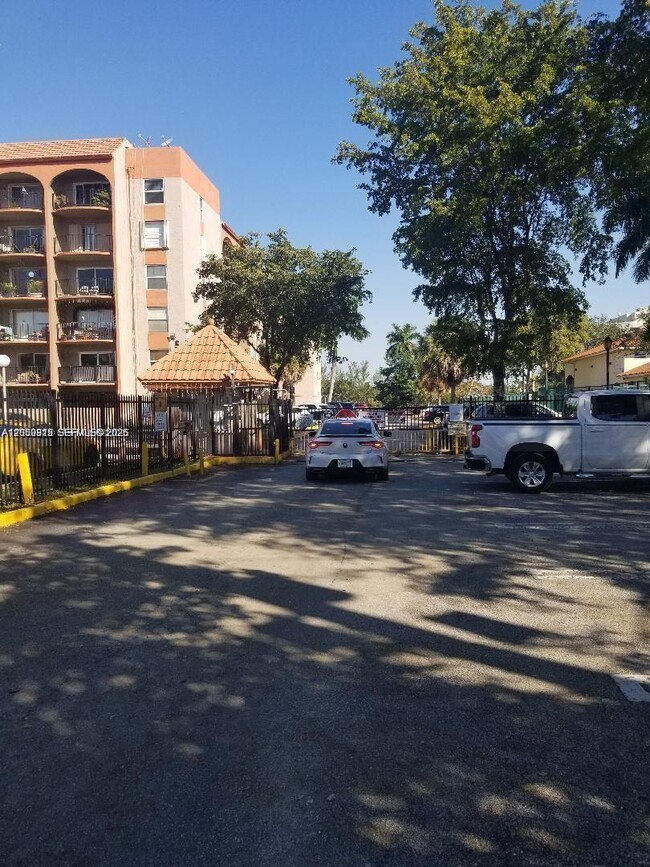 Foto del edificio - 5201 NW 7th St