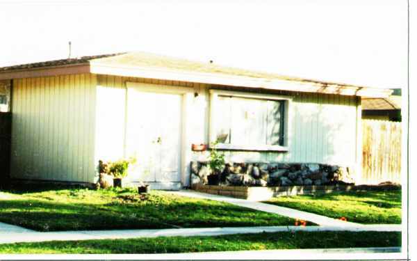 Building Photo - 831-835 Ivywood Dr