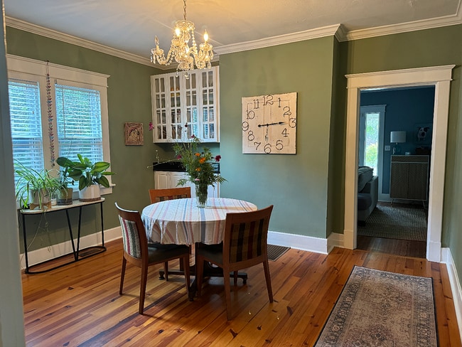 Building Photo - Fully Furnished 3 Bedroom/ 1 Bathroom Home...