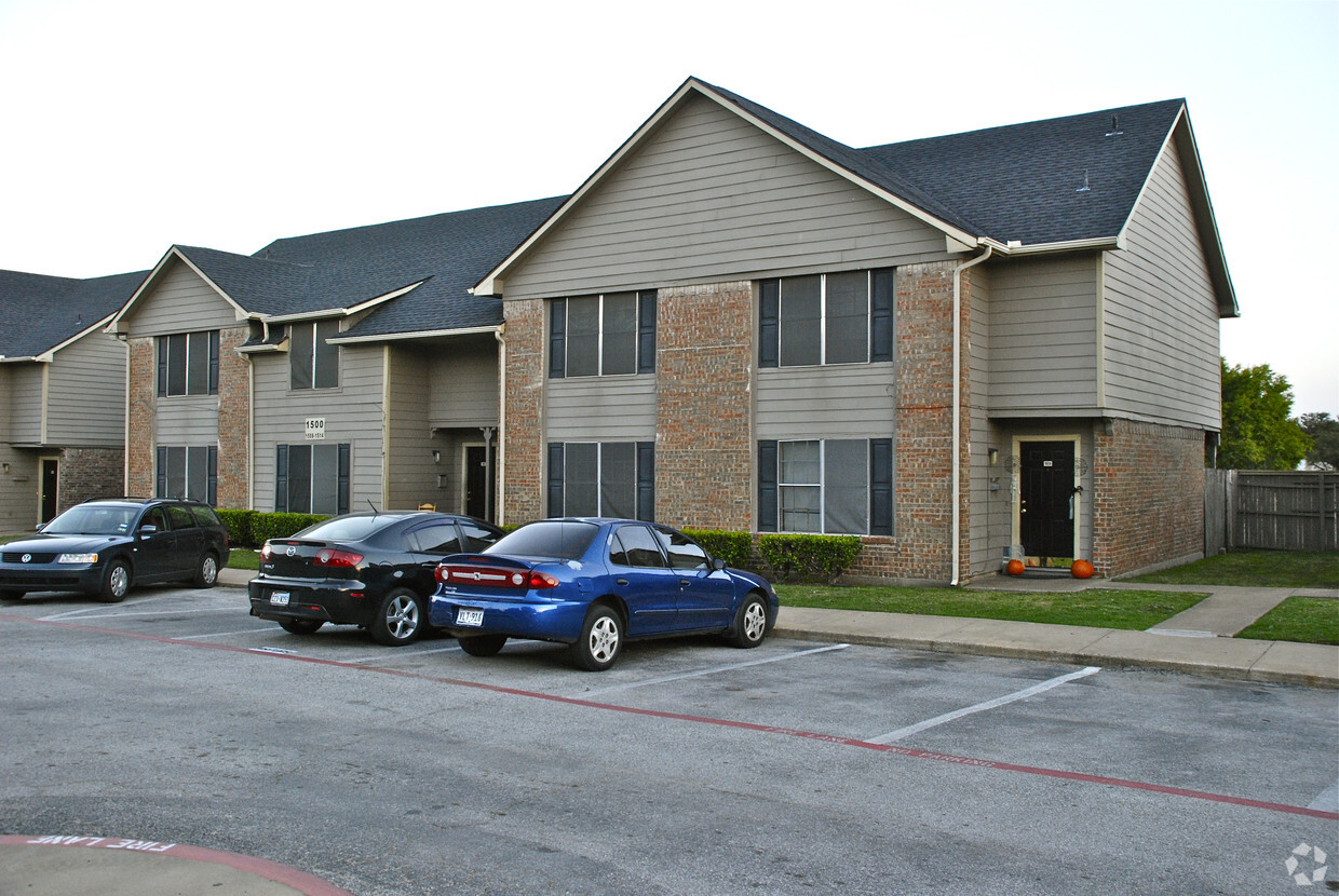 Primary Photo - Parkway East Townhomes