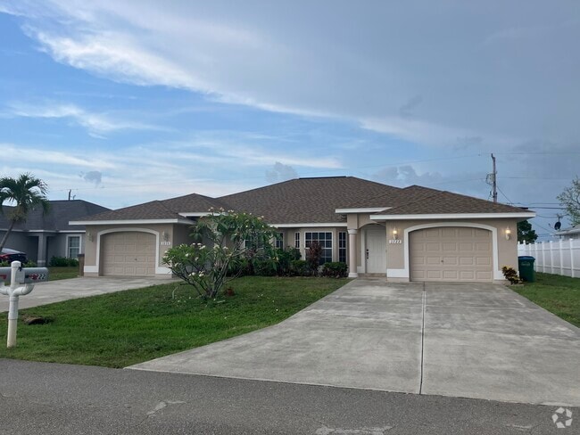 Beautiful exterior! - 3222 SW 7th Pl
