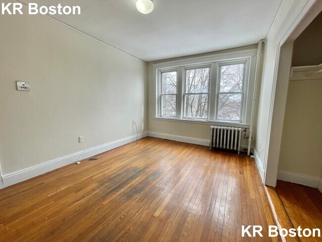 Building Photo - 15 Park Dr
