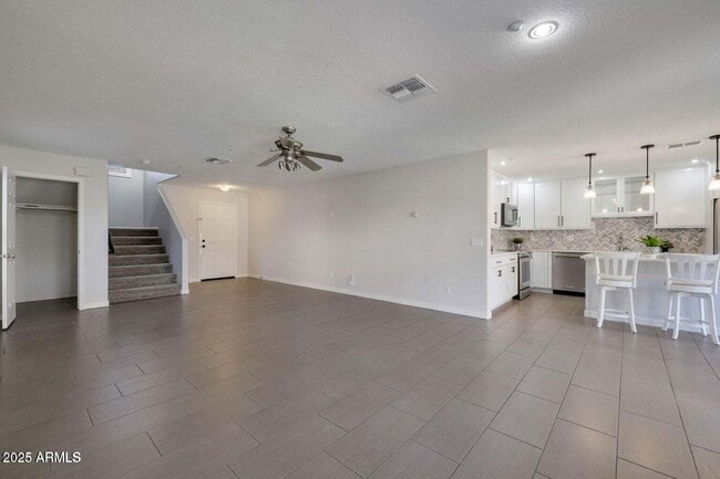 Foto del edificio - 7500 E Deer Valley Rd