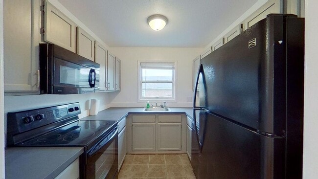 Building Photo - 2-Bedroom at 72 Chesnut St., Norwalk, CT