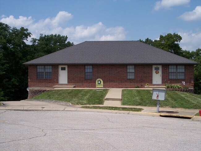 Front - 708 Streck Ct