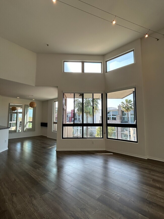Building Photo - 13044 Pacific Promenade