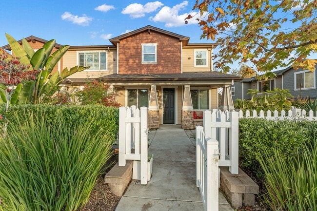 Building Photo - 144 Atherton Loop